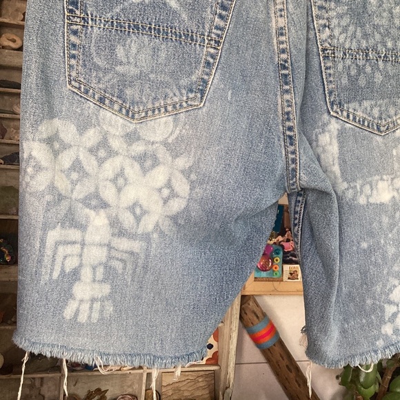 Upcycled vintage Tommy Hilfiger cut off denim shorts : OOAK dyed distressed : - Picture 8 of 16